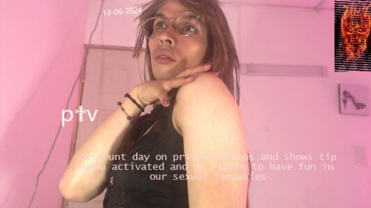 cutesweeetrobinsex mira mis uñas quedaron cool en esencial el dedito de amor ajaja Pic 7