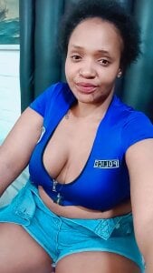 CandyBoobsXxx33 Public Pic 9