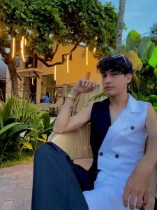 Adriien19 Elegant Pic 2