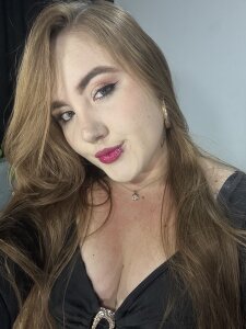 Taliana_Royce Public Pic 5