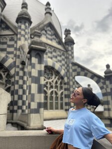 MichelleDiaz_Pink Taking a vacation in my family's town 💛💙❤️ Foto 2