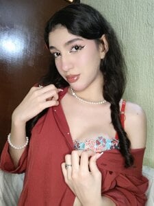 Emily-hottson Public Pic 6