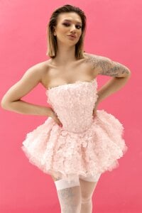 SelenaeMoore: A gentle look ( 3 фото)