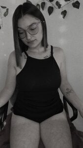 Coralinne__black and white 🤍🖤照片 2