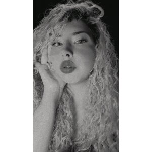 itsroxyrose_ Black and White Pic 6