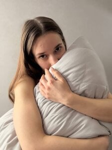 PetraHambelton I love big pillows Pic 2