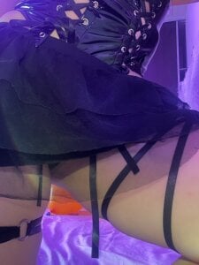 BellaNatashaok Don't forget that witches have magic in their fingers and diabolical power in their eyes. Pic