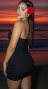 miaa_quinn kullanıcısının Look at me🖤✨ albümü -  4 fotoğraf