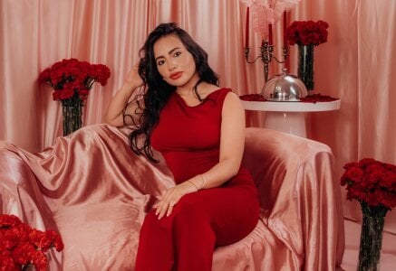 ZaraVesari 💘MAY LOVE FILL US TODAY AND ALWAYS, HAPPY VALENTINE'S DAY🥵 Billede 7