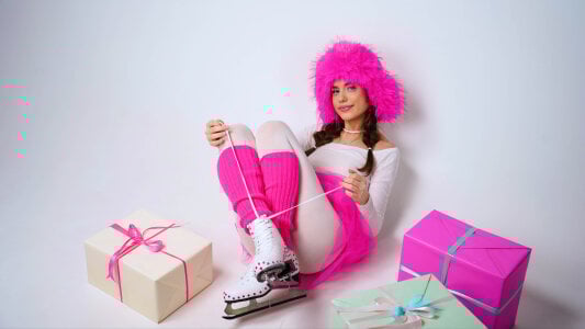 ArianaAllens 🎄🩷 Pic 3