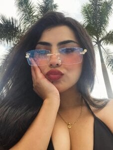 EmyWalton_little beach 🥵🌸 Bild 3