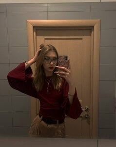 AveryBerkson went out for a walk รูป  4