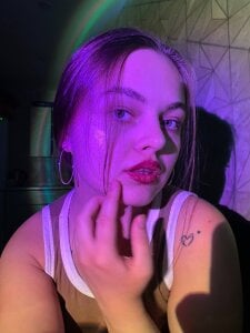 AraHarwick Public Pic 4