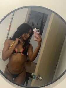 Brunette_Kash Public Pic 4