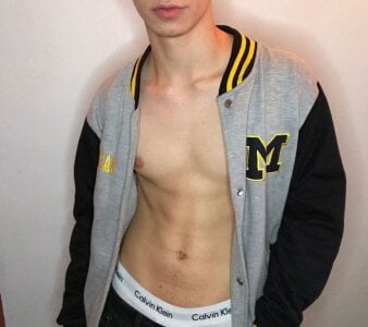 Get closer to me de Logan_Woods  2 photos