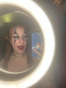 WinterSinclaire19 clownin around Bilde