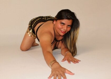 Aida-nicolle hallowseason Pic 4