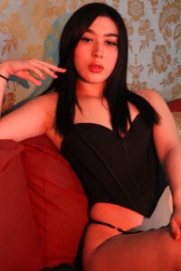 emily_clarkk_ Sexy touch 🔥 Pic