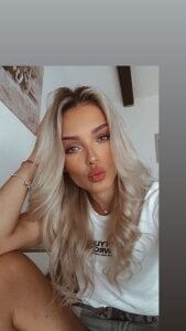 Belle_Kim_ Public Pic 2