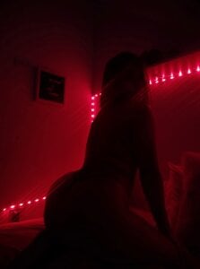 ValentinaSmith03 photos with sensual red background Foto 4