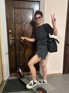 Alice_Amou Style and speed 💫, with my scooter on adventures 🌟🛴 Pic 3