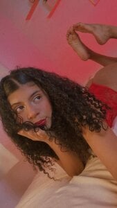 sara_brown04 red🍒 Pic