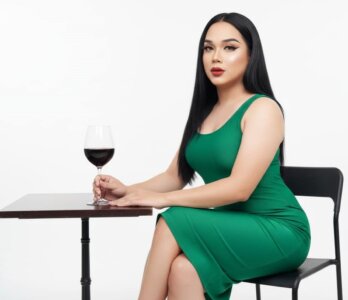 MissBigCockLUCYxxxClassy Bild 2