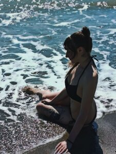 VioletKorineck mememe Pic 5