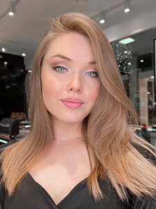 EvaMitchell Public Pic 4