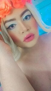 Brenda_Hotkis girld kiss Pic 2