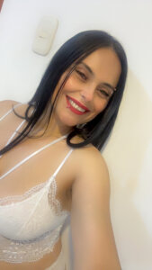 CharlotteCottinの🙈の 4枚の写真