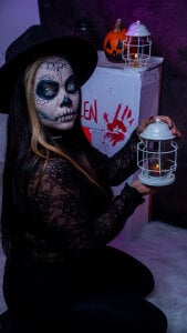 Cuttiealice hallween Pic 7