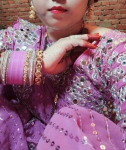 Hot_Bhabhi-ji Public Pic 5