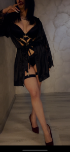 OwnedByQueen Public зображення 2