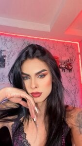 Alexia_Dolly Public Pic 3