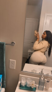 Only1SkyLaRaee Public Pic