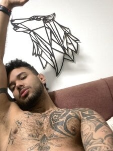 Maximus-Hott Public Pic 5