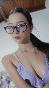 ElyraBloom come or go Pic 2