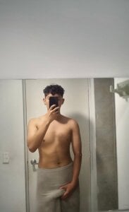 HotYoungCoupleLive He Pic