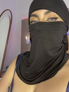 Jasmin_hamdanのTell me no… but look at me like thisの 4枚の写真