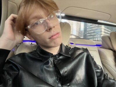 CalmFever Just me Gambar