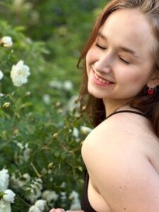 Julie_Lamb Public Pic 4