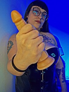 Violett_Sinclair small penis in my hand Pic 3