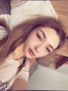 AveryBerkson I'm lying around at home Poză 4