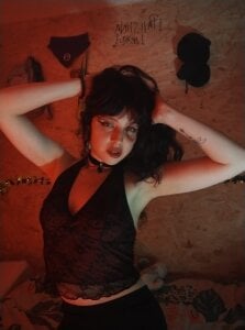 Velvet_Dreamss Your gothic Girl Pic 2