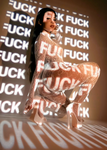 SophieHouston_Light, skin and forbidden words图片