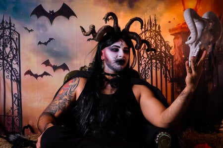 mister_miike “Dark, dangerous and too tempting 🖤🕸️” Pic