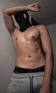 dylan_cross_ About me Pic 9