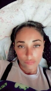 BellaMarquez_ 🌸 "Soy tímida, sí… pero eso no significa que no tenga una voz. Pic