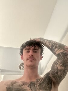 tattedskinnywhite Public slika 4